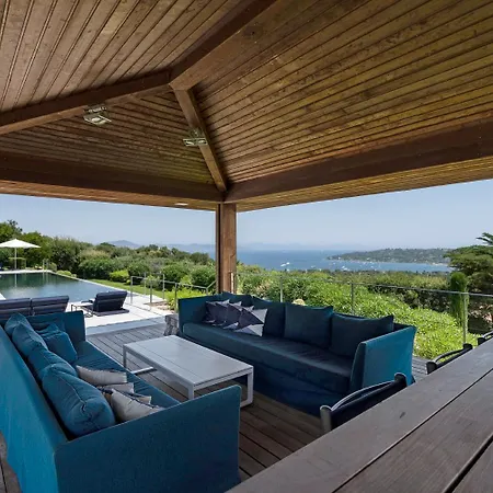Somptueuse Vue Sur Mer Avec Piscine